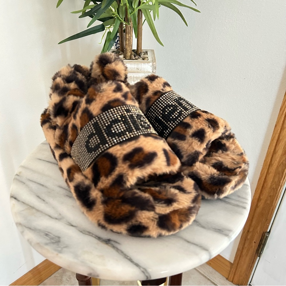 Daisy Fuentes Leopard Print Fuzzy Slides - image 2